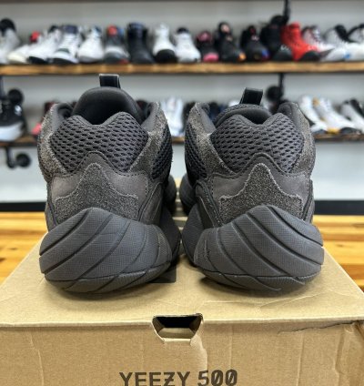 76331 Yeezy 500 Utility Black