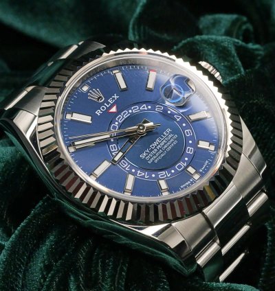 Rolex Sky-dweller Mint Complete Set Sky Dweller Sunray Blue Dial White Gold Steel Oyster 336934-0005