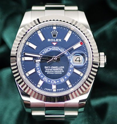 Rolex Sky-dweller Mint Complete Set Sky Dweller Sunray Blue Dial White Gold Steel Oyster 336934-0005