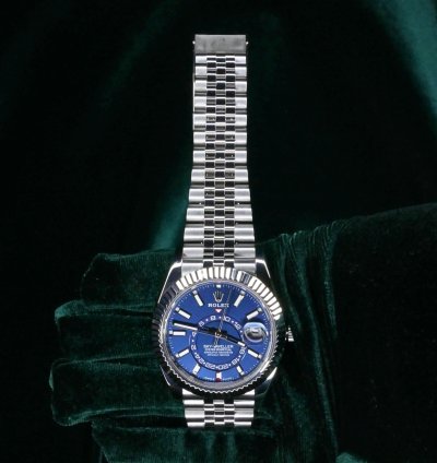 Rolex Sky-dweller Mint Complete Set Sky-dweller Blue Dial Jubilee 42mm Stainless Steel 336934