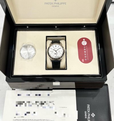 Patek Philippe Perpetual Calendar Chronograph 5270g-001