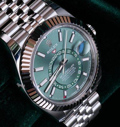 Rolex Sky-dweller Mint Complete Set Sky-dweller Green Dial 42mm Fluted Bezel White Gold Jubilee 336934