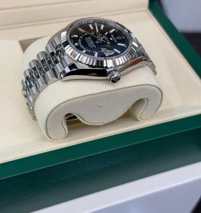 Rolex Sky-dweller Nero Nuovo 2025 Full Set Con Documenti Scatola Rolex