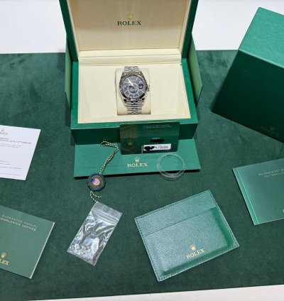 Rolex Sky-dweller Nero Nuovo 2025 Full Set Con Documenti Scatola Rolex