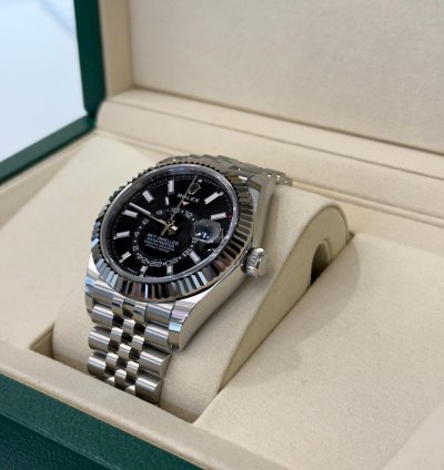 Rolex Sky-dweller Nero Nuovo 2025 Full Set Con Documenti Scatola Rolex
