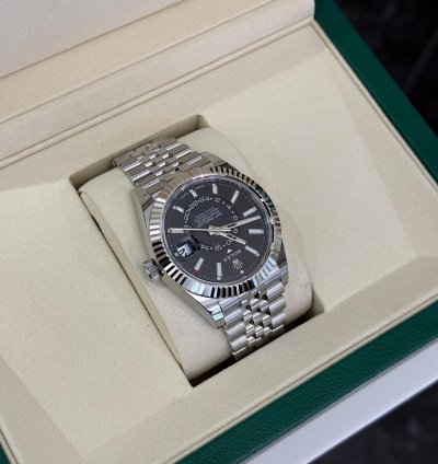 Rolex Sky-dweller Nero Nuovo 2025 Full Set Con Documenti Scatola Rolex