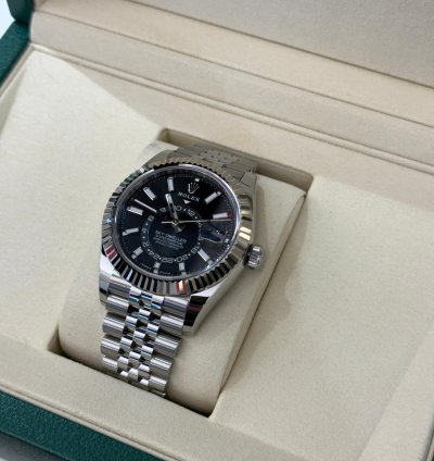Rolex Sky-dweller Nero Nuovo 2025 Full Set Con Documenti Scatola Rolex