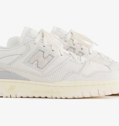 Ald New Balance 550 - Us 9 5 White - Aime Leon Dore In Hand