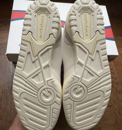 Ald New Balance 550 - Us 9 5 White - Aime Leon Dore In Hand