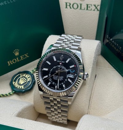 Rolex Sky-dweller New 2023 Black Dial White Gold Fluted Bezel Jubilee Bracelet 42mm Stainless