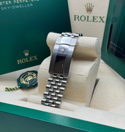 Rolex Sky-dweller New 2023 Black Dial White Gold Fluted Bezel Jubilee Bracelet 42mm Stainless