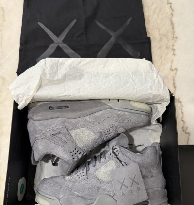 Jordan Kaws 4