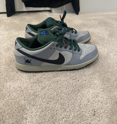 Nike Sb Dunk Low Maple Leaf