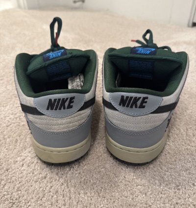 Nike Sb Dunk Low Maple Leaf