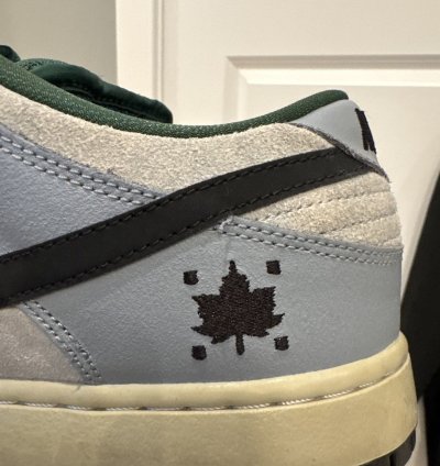 Nike Sb Dunk Low Maple Leaf