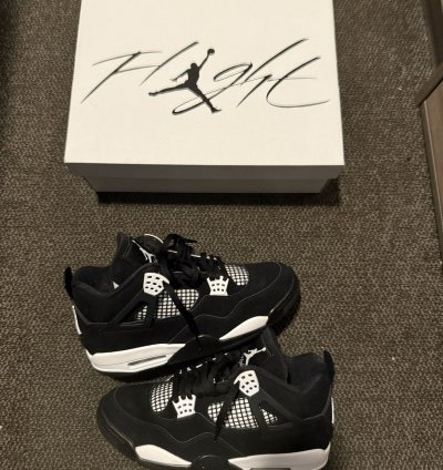 Jordan Retro 4 White Thunder