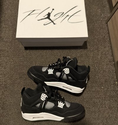 Jordan Retro 4 White Thunder