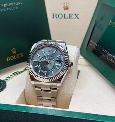 Rolex Sky-dweller New 2025 Mint Green Dial Oyster Bracelet - Fluted Bezel 42mm Stainless Steel