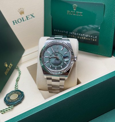 Rolex Sky-dweller New 2025 Mint Green Dial Oyster Bracelet - Fluted Bezel 42mm Stainless Steel