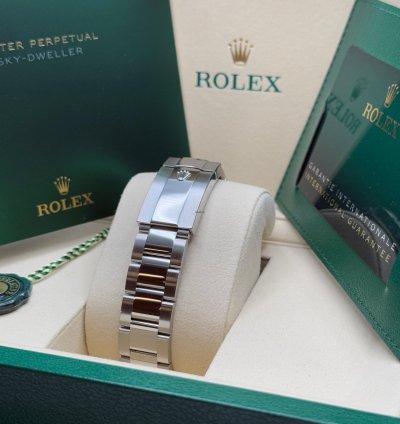 Rolex Sky-dweller New 2025 Mint Green Dial Oyster Bracelet - Fluted Bezel 42mm Stainless Steel