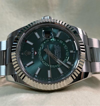 Rolex Sky-dweller New 2025 Unworn Sky-dweller Steel Mint Green Dial Fluted Bezel 336934 Full Set