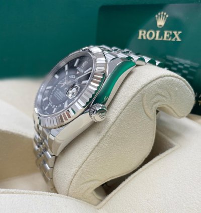 Rolex Sky-dweller New Complete 336934 Sky-dweller Black Dial Stainless Steel 42mm Jubilee Bracelet