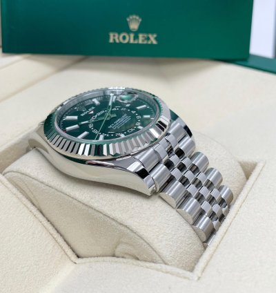 Rolex Sky-dweller New Complete 336934 Sky-dweller Black Dial Stainless Steel 42mm Jubilee Bracelet