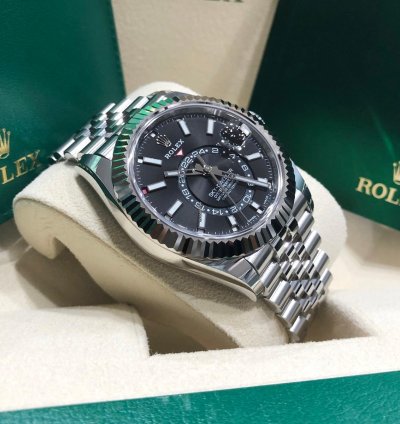 Rolex Sky-dweller New Oyster Perpetual Sky Dweller 326934 Black Index Dial Jubilee Bracelet 42mm