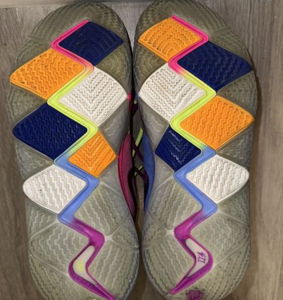 Kyrie 4 Confetti