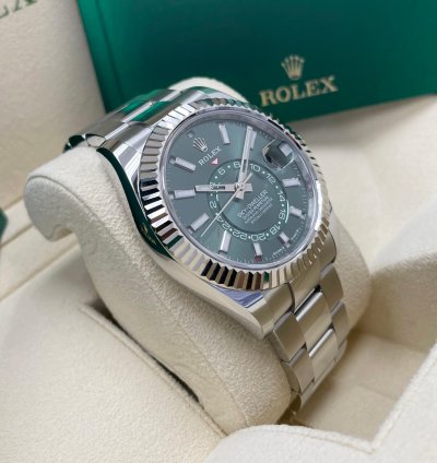 Rolex Sky-dweller New Sky-dweller Mint Green Dial 336934 Oyster Bracelet 42mm Stainless Steel Watch