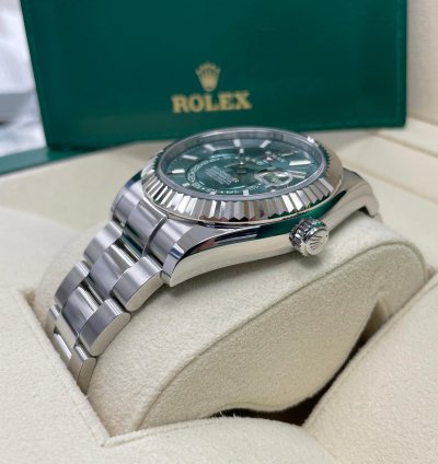 Rolex Sky-dweller New Sky-dweller Mint Green Dial 336934 Oyster Bracelet 42mm Stainless Steel Watch