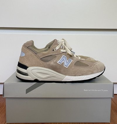 Kith Tannin New Balance 990v2