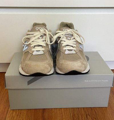 Kith Tannin New Balance 990v2