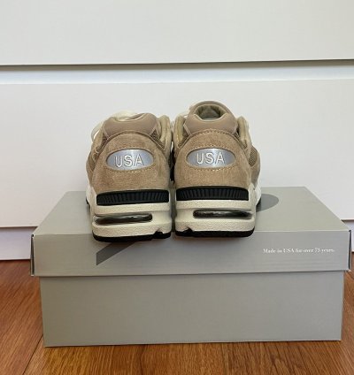 Kith Tannin New Balance 990v2