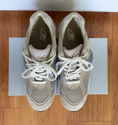 Kith Tannin New Balance 990v2