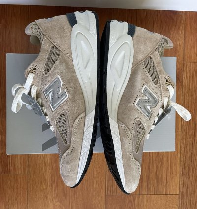 Kith Tannin New Balance 990v2