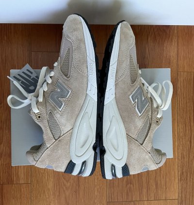 Kith Tannin New Balance 990v2
