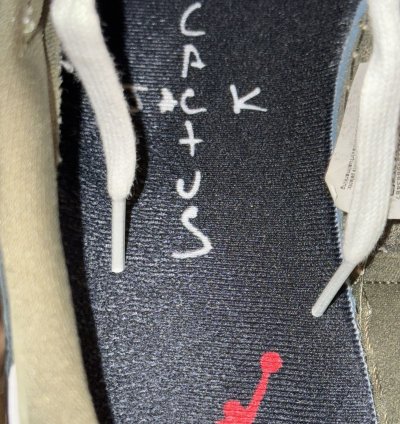 Medium Olive Travis Scott 1s