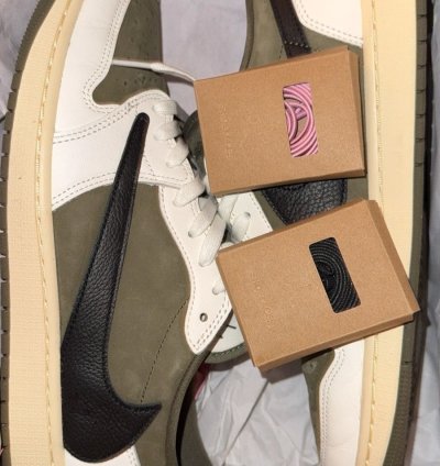 Medium Olive Travis Scott 1s