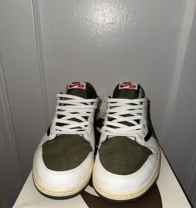 Medium Olive Travis Scott 1s