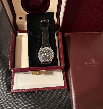 Patek Philippe Perpetual Calendar Limited Edition - Model 5038g - Full Set