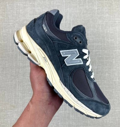 New Balance 2002r Black Phantom