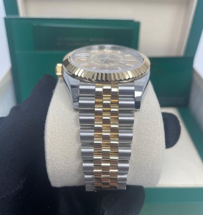 Rolex Sky-dweller Two-tone Stainless Steel - Yellow Gold Champagne Index Dial Jubilee 326933