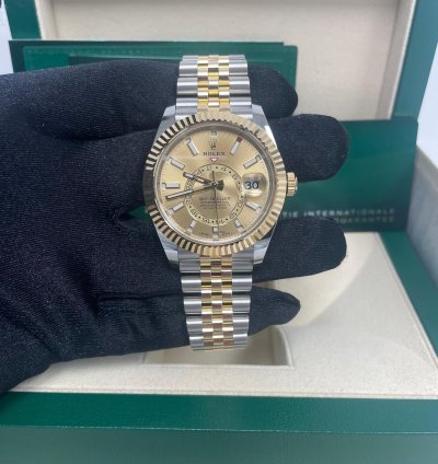 Rolex Sky-dweller Two-tone Stainless Steel - Yellow Gold Champagne Index Dial Jubilee 326933