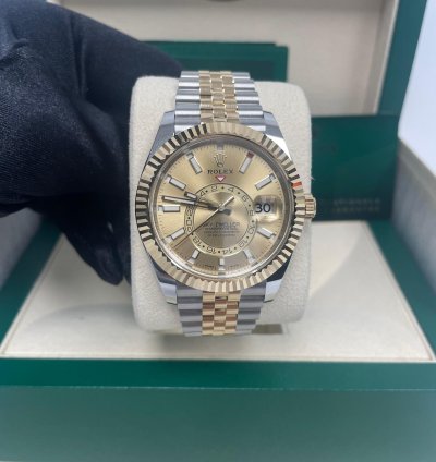 Rolex Sky-dweller Two-tone Stainless Steel - Yellow Gold Champagne Index Dial Jubilee 326933