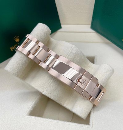 Rolex Daytona Unworn Complete Set Daytona 116505 Chocolate Index Dial Rose Gold Oyster Bracelet 40mm