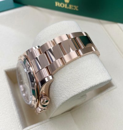 Rolex Daytona Unworn Complete Set Daytona 116505 Chocolate Index Dial Rose Gold Oyster Bracelet 40mm