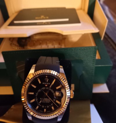 Rolex Sky-dweller Ungetragene Tresoruhr Incl Zus Tzl Rubber Band Schwarz