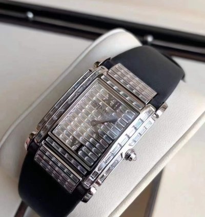 Patek Philippe White Gold Diamond Quartz Watch 25x30mm 4911g-001