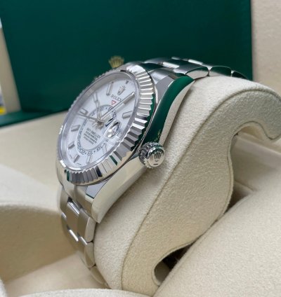 Rolex Sky-dweller Unworn 326934 Sky-dweller White Dial Stainless Steel 42mm Oyster Bracelet